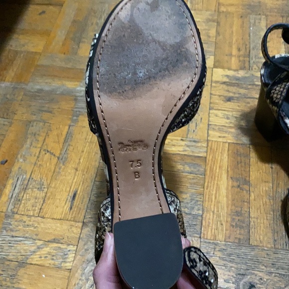 Coach sandals size 7.5 only used twice good condition - Picture 3 of 5